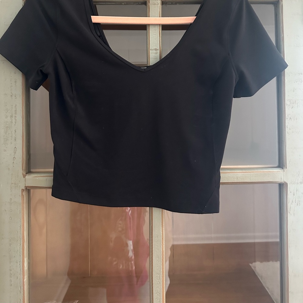 Lululemon Black Crop Top Size 6. Great used condition.